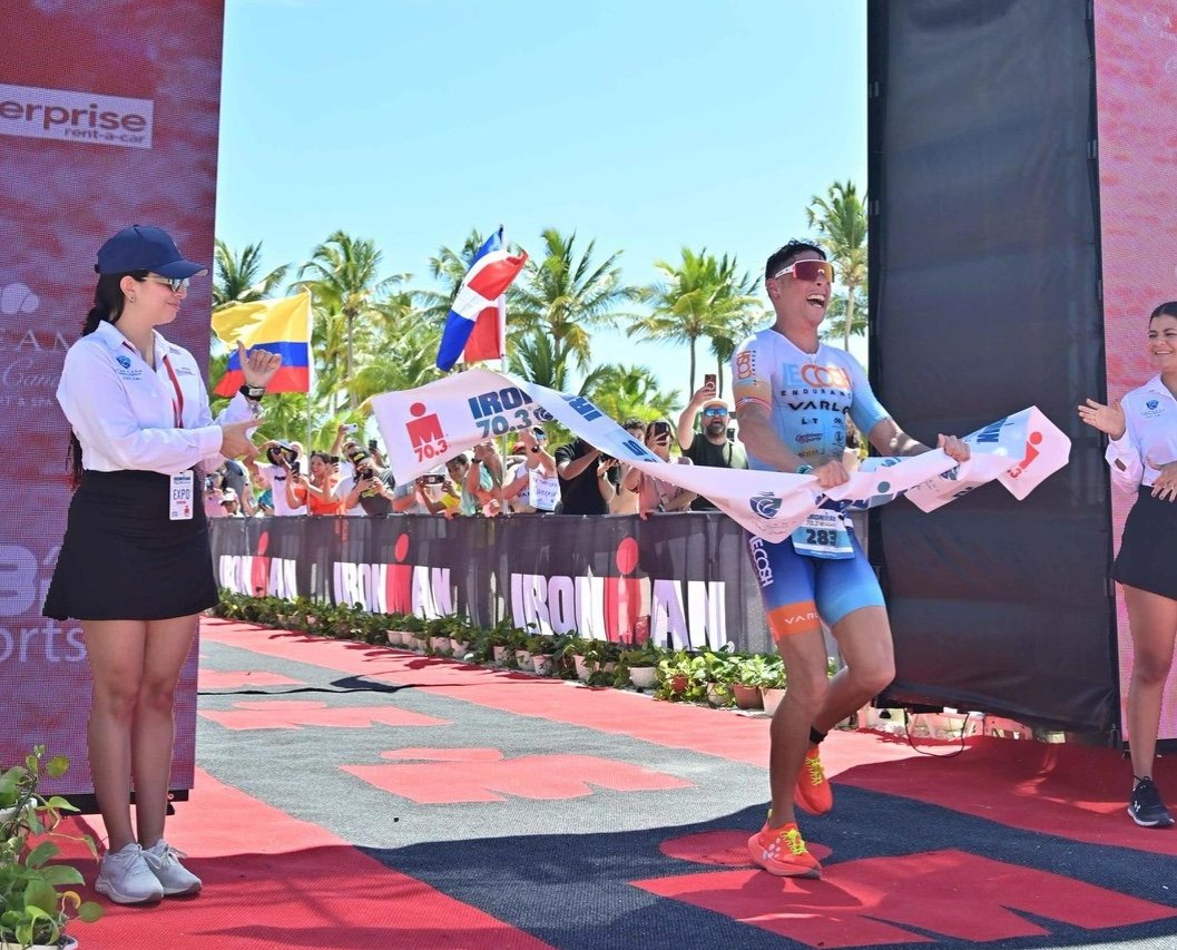 Javier Figueroa hace historia en el Ironman de Cap Cana
